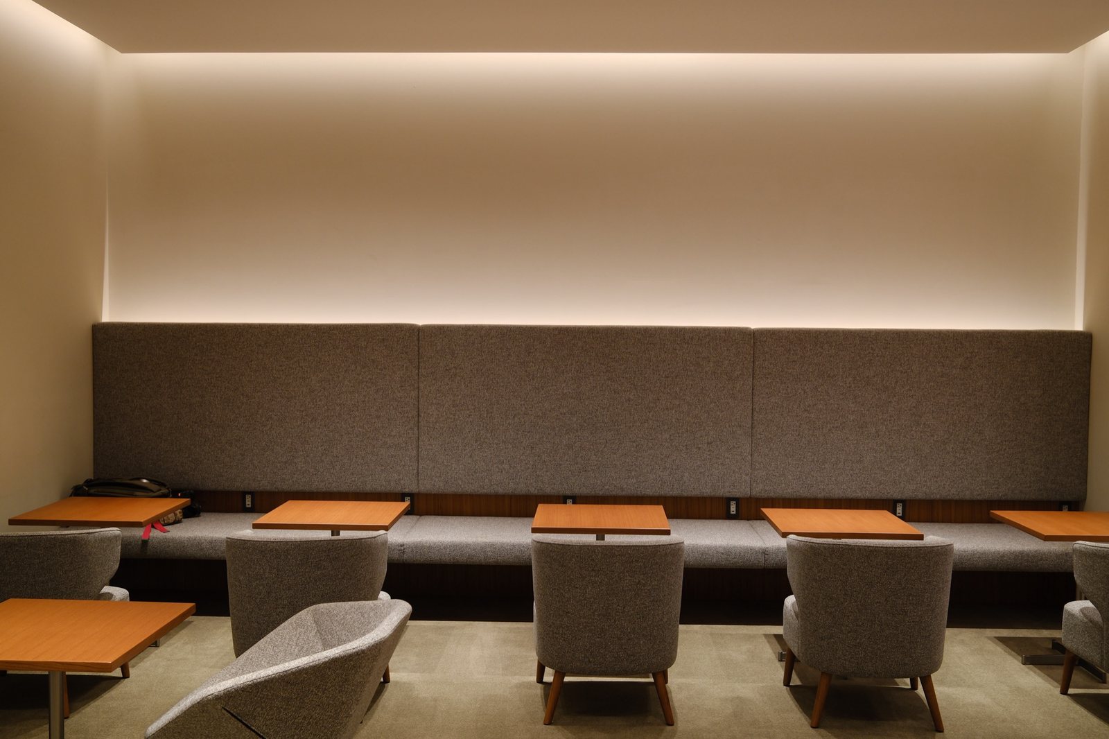 Share Lounge Room C 包廂空間與桌面配置